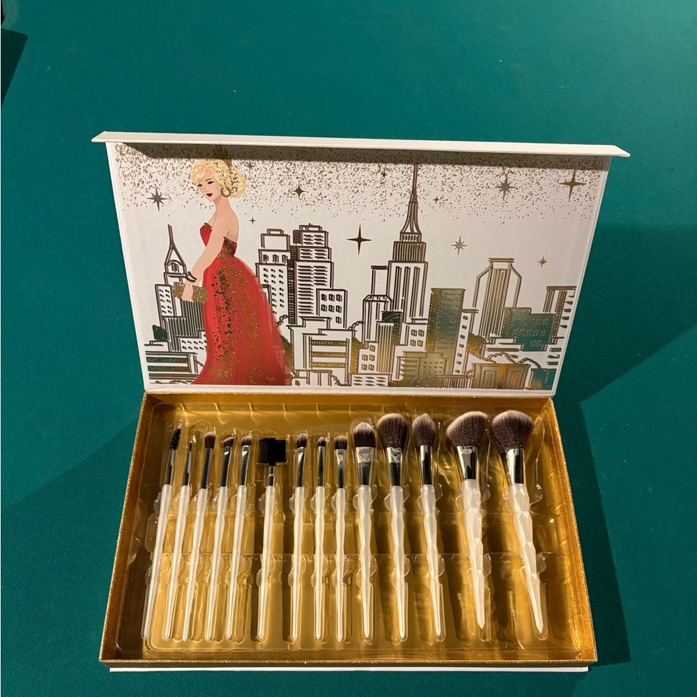 Nicole Miller Complete Makeup Brush Collection - Picture 6 of 6